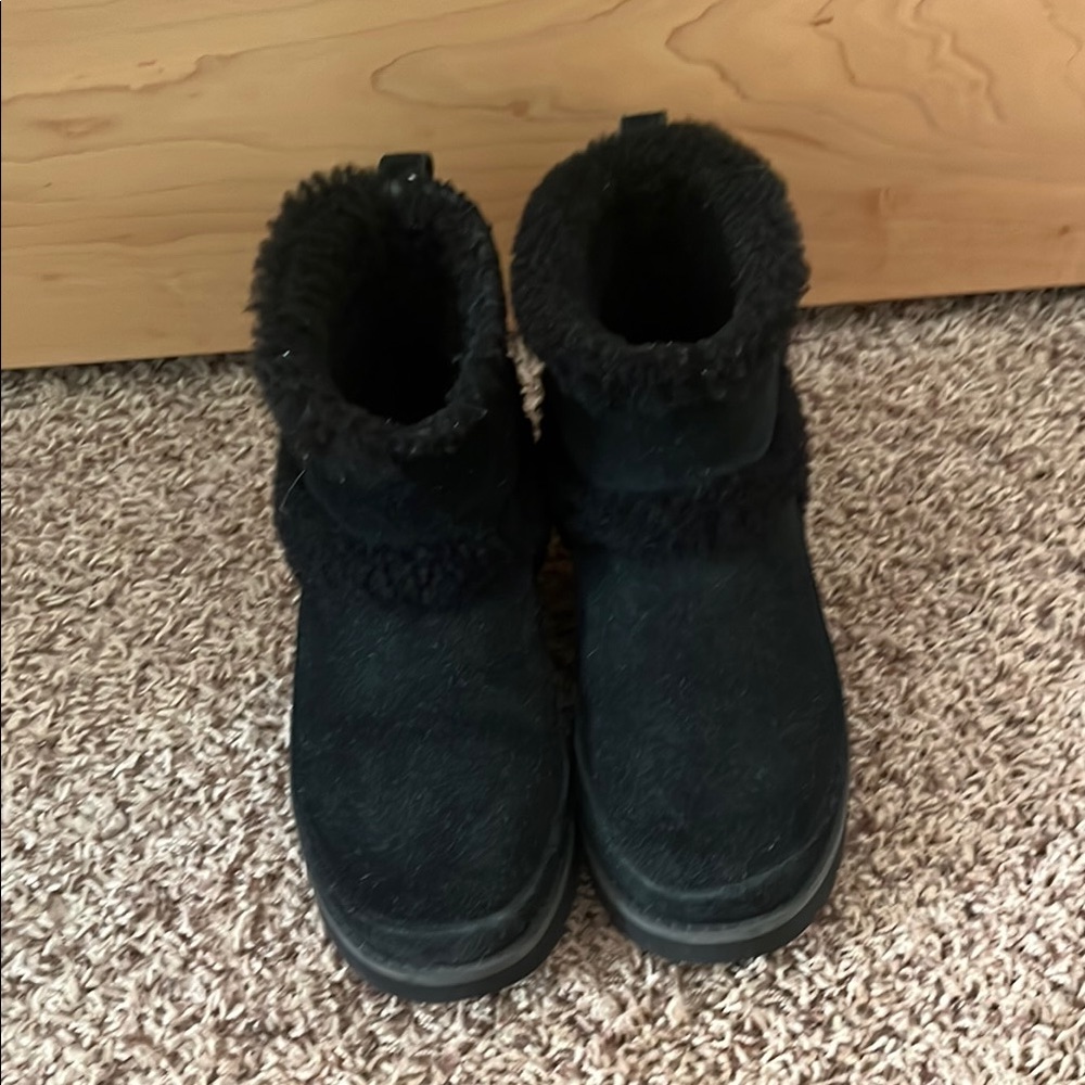 Cozy Black Fur-Lined Boots